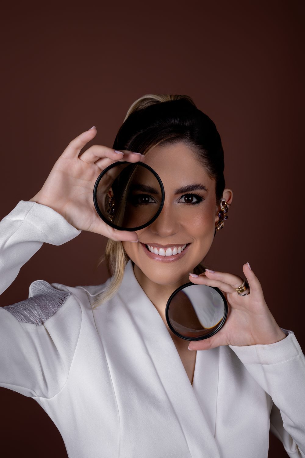 Dra. Marina Coutinho Costa com lentes oftalmológicas