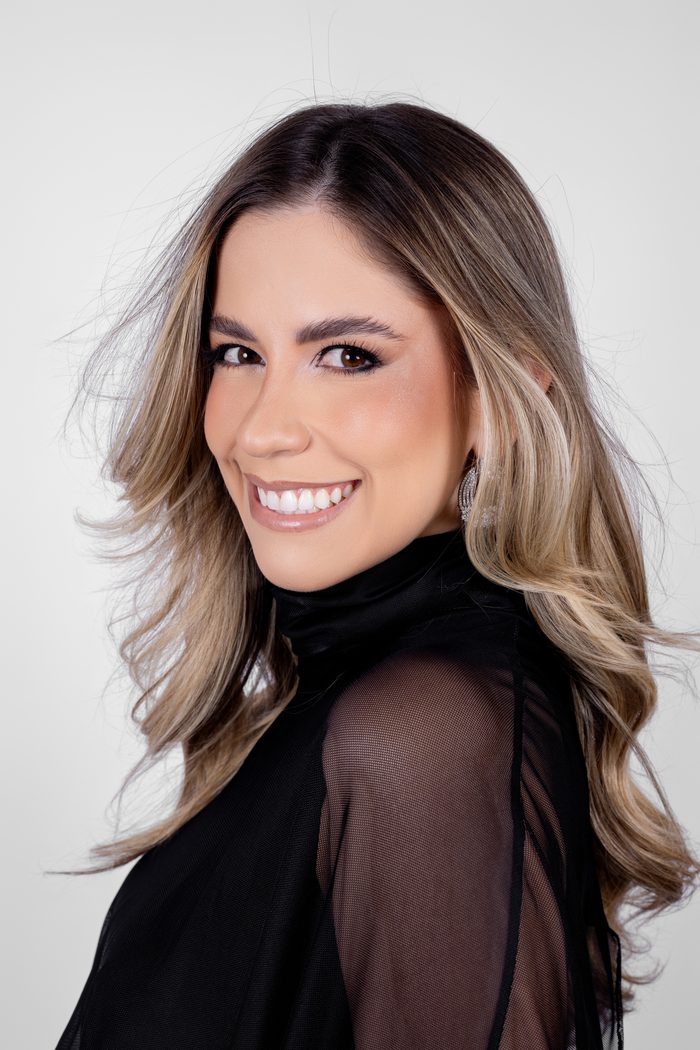Dra. Marina Coutinho sorrindo